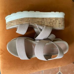 Gianni Bini nude platform sandals